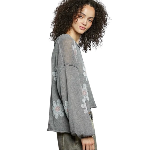 POL M Gray Floral Knit Sweater - Picture 2 of 8